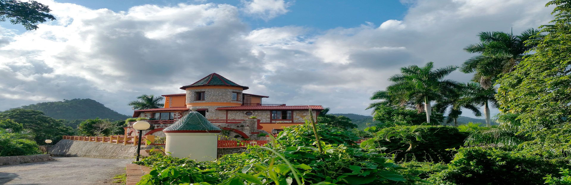 Château dans les nuages, Cuba Travel